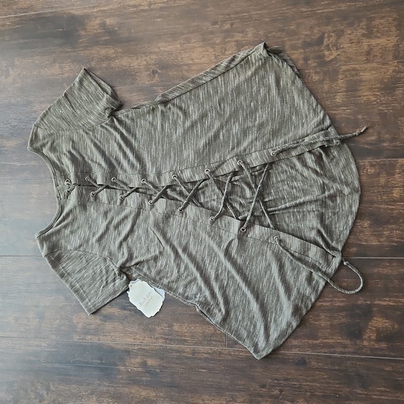Altar'd State Tops - nwt ALTAR'D STATE lace up tunic L olive+white top space dye tee short sleeve new